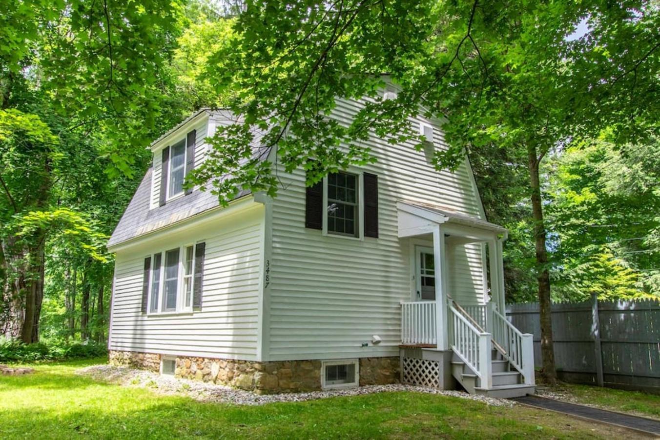 Quintessential Vt Cottage In Manchester Village Exterior photo