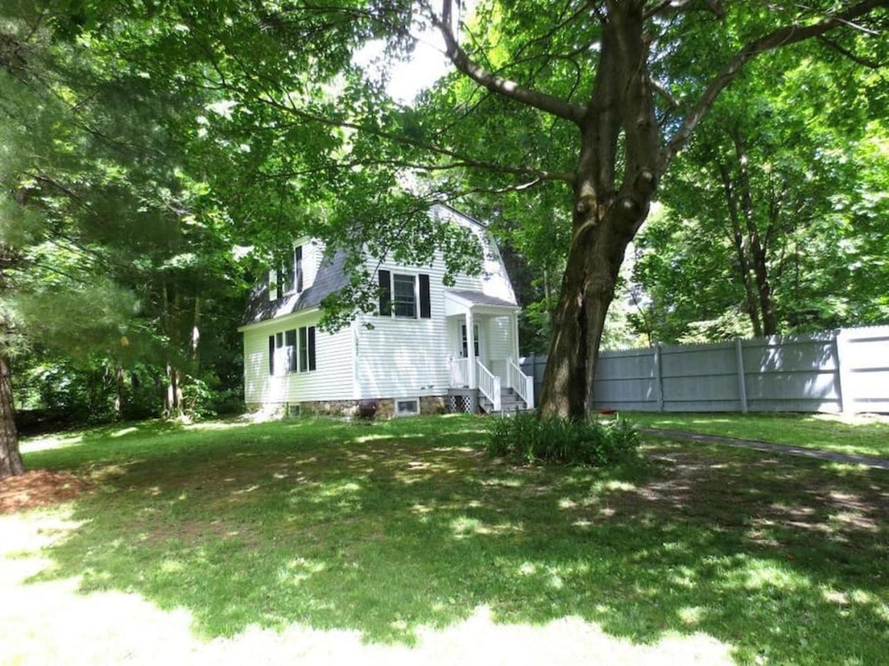 Quintessential Vt Cottage In Manchester Village Exterior photo